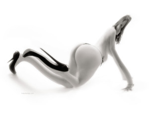 Mujer desnuda y distorsionada