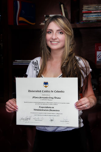 Foto daman con diploma grado