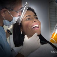 Foto paciente odontología con doctor