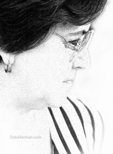 Foto señora dibujada a lápiz en Ps