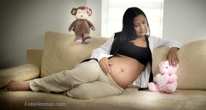 Foto estudio a mujer embarazada