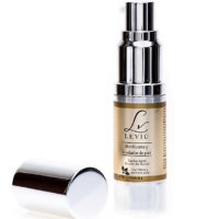 Cosmético con spray para piel