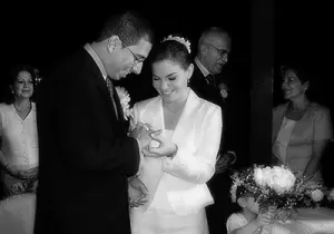 Novios en boda civil