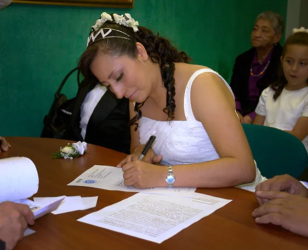 Firma de novia en matrimonio civil