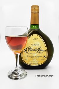 Foto botela vino y copa