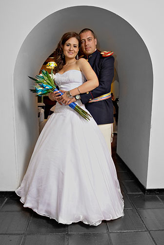 Foto novios dia boda, con bouquet