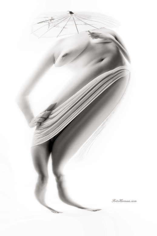 Foto desnudo artistico en blanco y negro