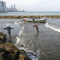 Foto pescadores en Cartagena, Colombia