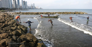 Foto pescadores en Cartagena, Colombia