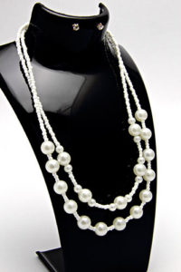 Foto collar perlas para catalogo
