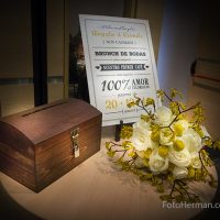 Cofre o baúl para lluvia de sobres en boda