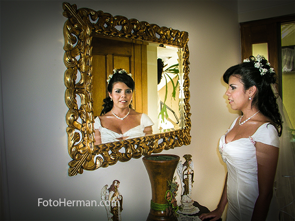 Foto novia frente a espejo