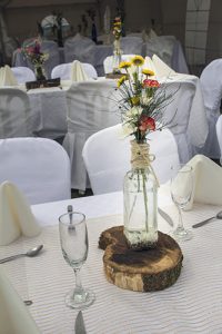 Arreglo floral en mesa fiesta boda